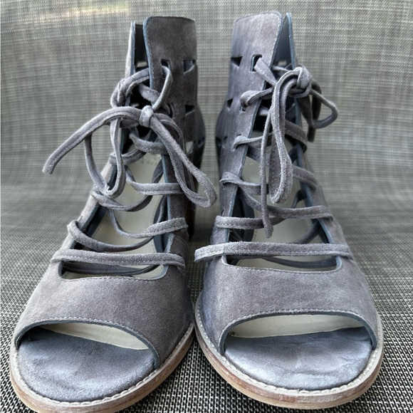 EUC Vince Camuto Tressa Taupe open toe perforated booties size 10.5 - Picture 9 of 10